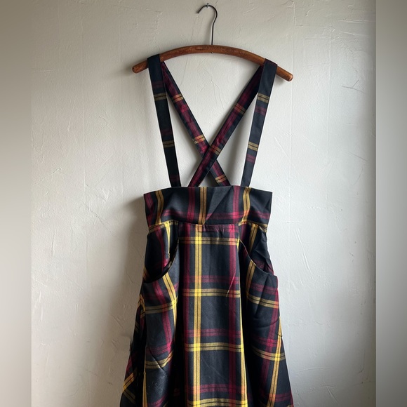 Collectif Alexa Check, vintage style, pinafore cross back swing skirt. - Picture 4 of 4